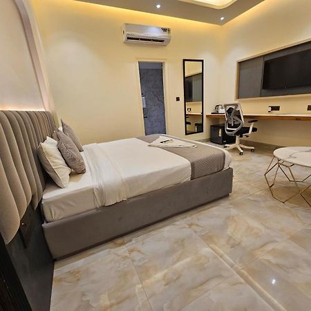 Hotel The Glass House Greater Noida Exterior foto