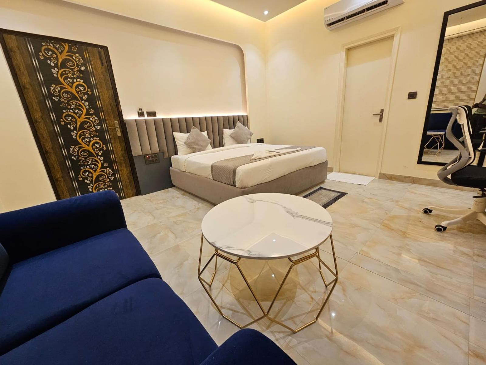 Hotel The Glass House Greater Noida Exterior foto