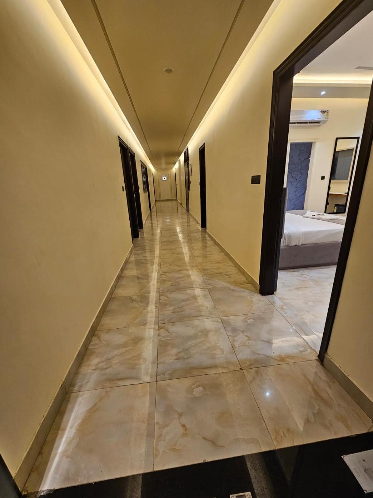 Hotel The Glass House Greater Noida Exterior foto