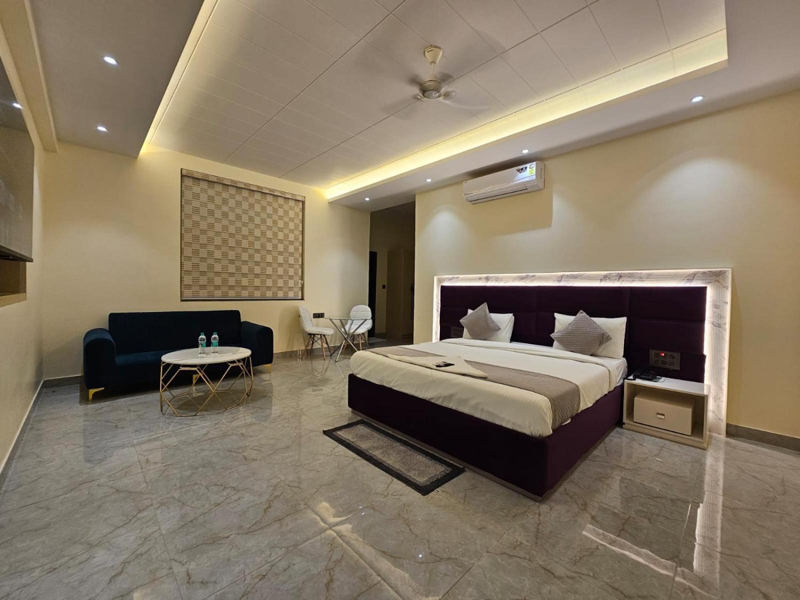 Hotel The Glass House Greater Noida Exterior foto