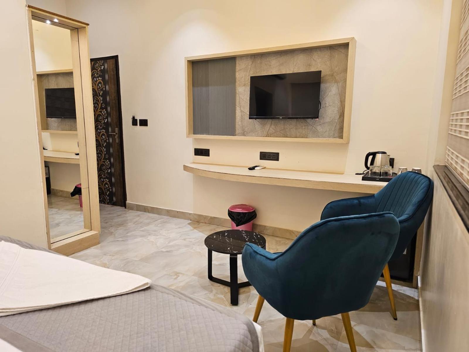 Hotel The Glass House Greater Noida Exterior foto