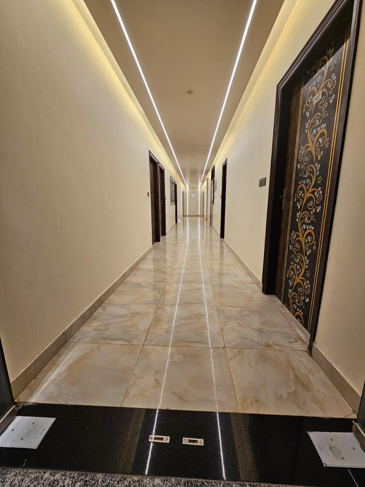 Hotel The Glass House Greater Noida Exterior foto